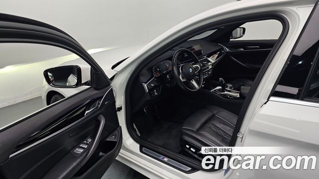 BMW 5-Series 520d xDrive M Sport Package Plus