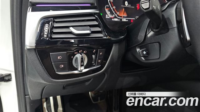 BMW 5-Series 520d xDrive M Sport Package Plus