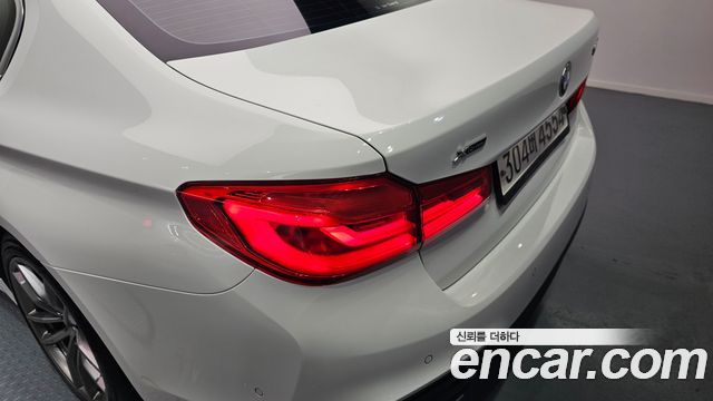 BMW 5-Series 520d xDrive M Sport Package Plus