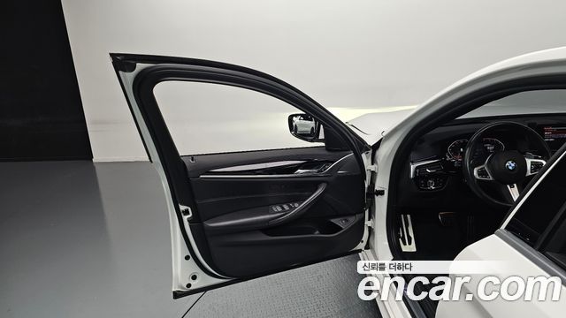 BMW 5-Series 520d xDrive M Sport Package Plus