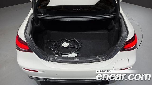 Mercedes-Benz E-Class E300e 4MATIC Exclusive