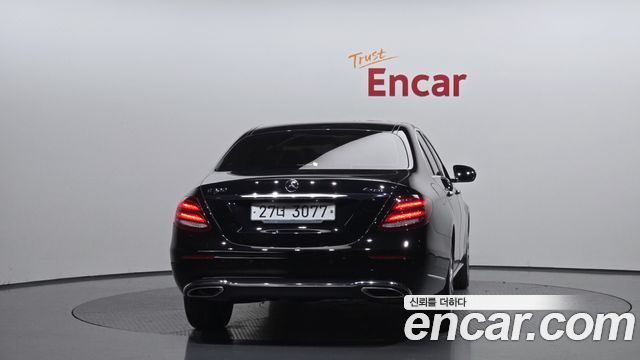 Mercedes-Benz E-Class E300 4MATIC Exclusive