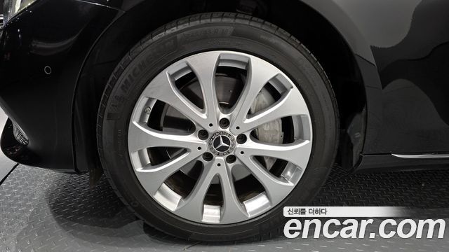 Mercedes-Benz E-Class E300 4MATIC Exclusive