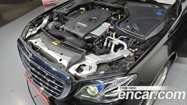 Mercedes-Benz E-Class E300 4MATIC Exclusive