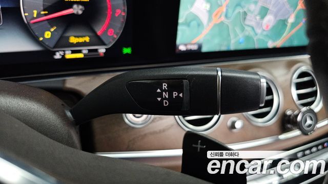 Mercedes-Benz E-Class E300 4MATIC Exclusive