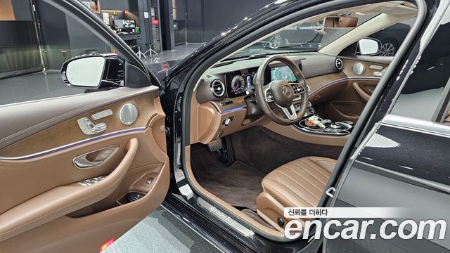 Mercedes-Benz E-Class E300 4MATIC Exclusive