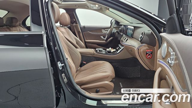 Mercedes-Benz E-Class E300 4MATIC Exclusive