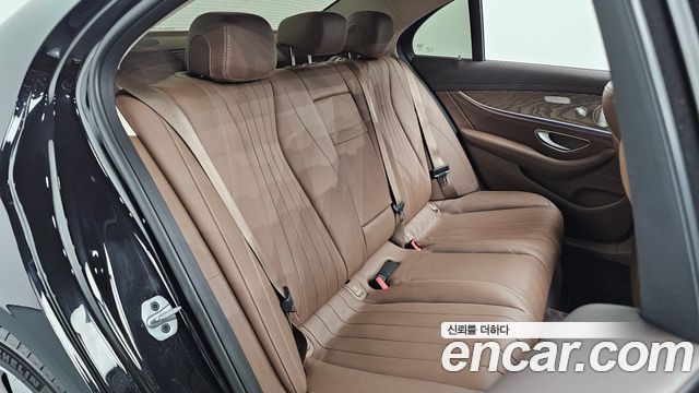 Mercedes-Benz E-Class E300 4MATIC Exclusive