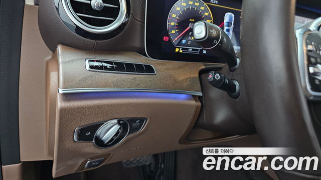 Mercedes-Benz E-Class E300 4MATIC Exclusive