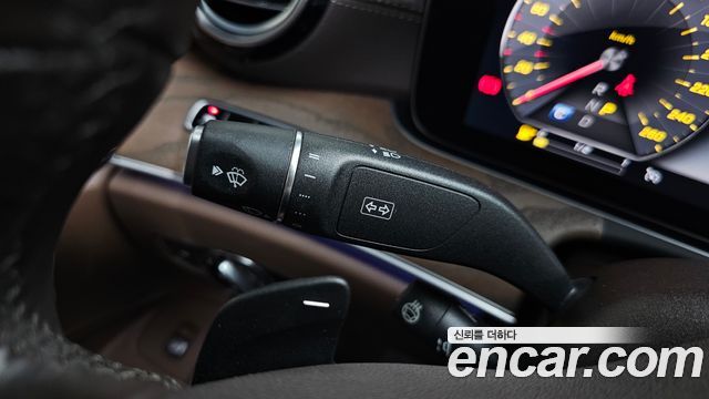 Mercedes-Benz E-Class E300 4MATIC Exclusive