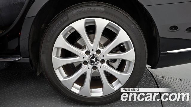 Mercedes-Benz E-Class E300 4MATIC Exclusive