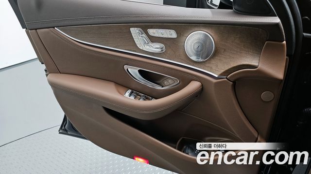 Mercedes-Benz E-Class E300 4MATIC Exclusive