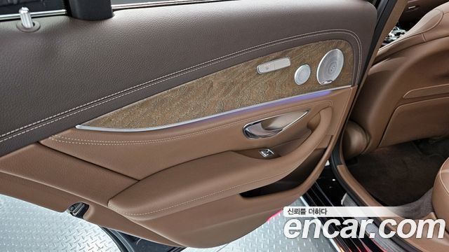 Mercedes-Benz E-Class E300 4MATIC Exclusive