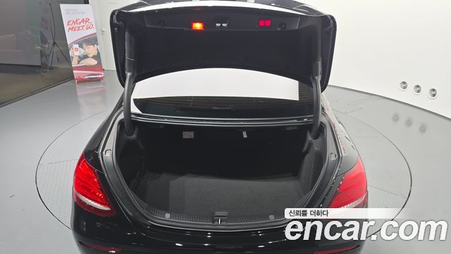 Mercedes-Benz E-Class E300 4MATIC Exclusive
