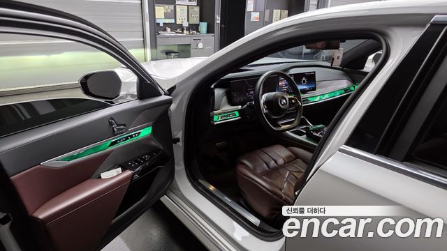 BMW 7-Series 740i sDrive Design Pure Excellence