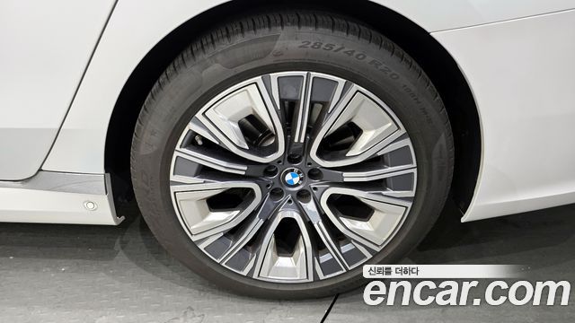 BMW 7-Series 740i sDrive Design Pure Excellence
