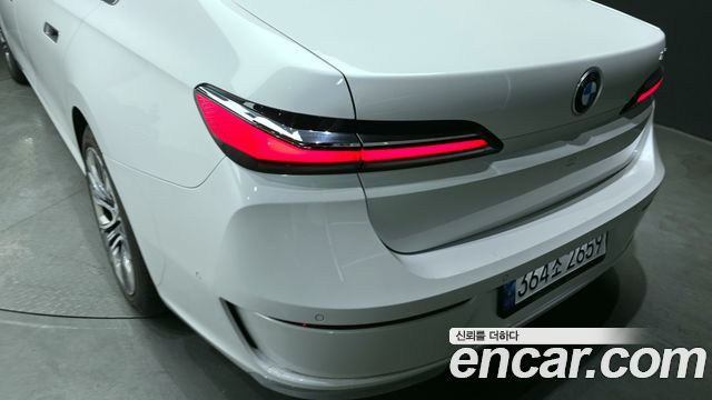 BMW 7-Series 740i sDrive Design Pure Excellence