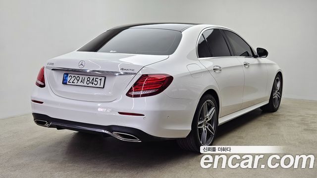 Mercedes-Benz E-Class E300 4MATIC AMG Line