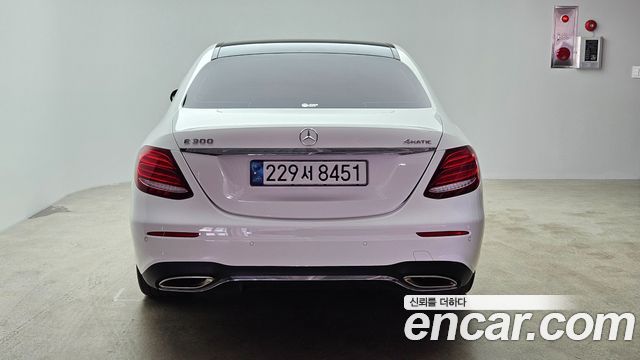 Mercedes-Benz E-Class E300 4MATIC AMG Line
