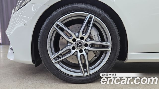 Mercedes-Benz E-Class E300 4MATIC AMG Line