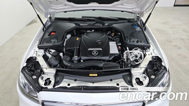 Mercedes-Benz E-Class E300 4MATIC AMG Line