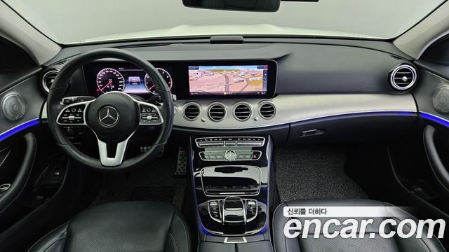 Mercedes-Benz E-Class E300 4MATIC AMG Line