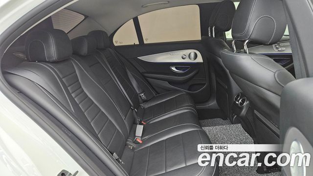 Mercedes-Benz E-Class E300 4MATIC AMG Line