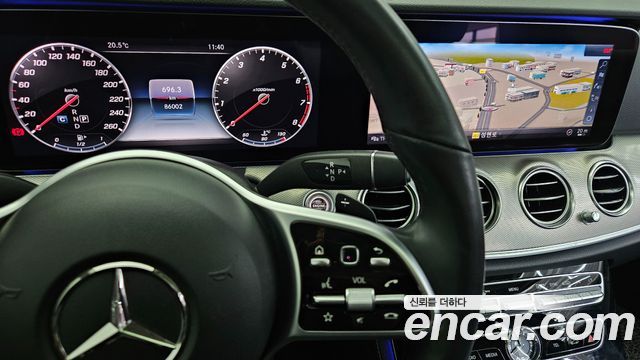 Mercedes-Benz E-Class E300 4MATIC AMG Line