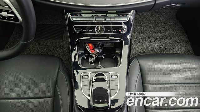 Mercedes-Benz E-Class E300 4MATIC AMG Line