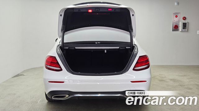 Mercedes-Benz E-Class E300 4MATIC AMG Line