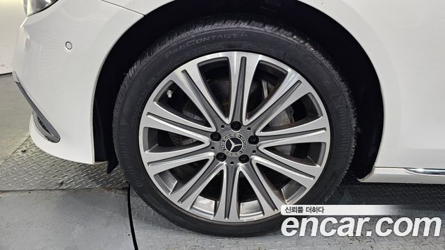 Mercedes-Benz E-Class E300e 4MATIC Exclusive
