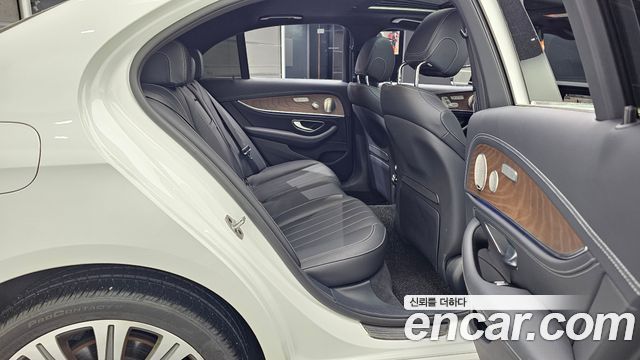 Mercedes-Benz E-Class E300e 4MATIC Exclusive