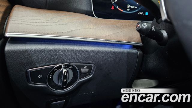 Mercedes-Benz E-Class E300e 4MATIC Exclusive