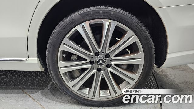 Mercedes-Benz E-Class E300e 4MATIC Exclusive