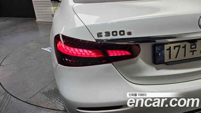 Mercedes-Benz E-Class E300e 4MATIC Exclusive