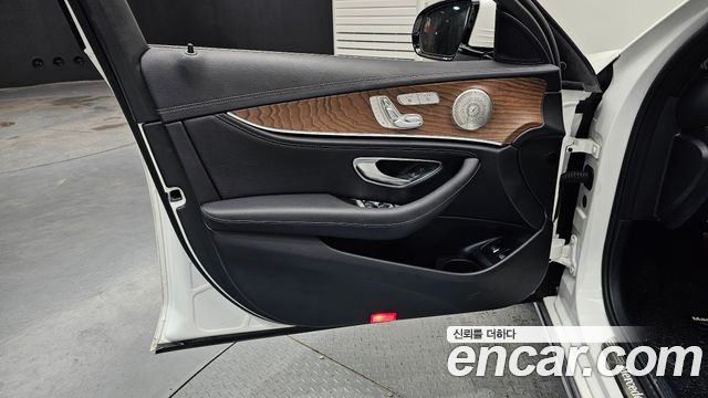 Mercedes-Benz E-Class E300e 4MATIC Exclusive