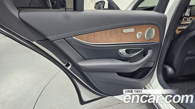 Mercedes-Benz E-Class E300e 4MATIC Exclusive