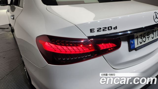 Mercedes-Benz E-Class E220d 4MATIC AMG Line