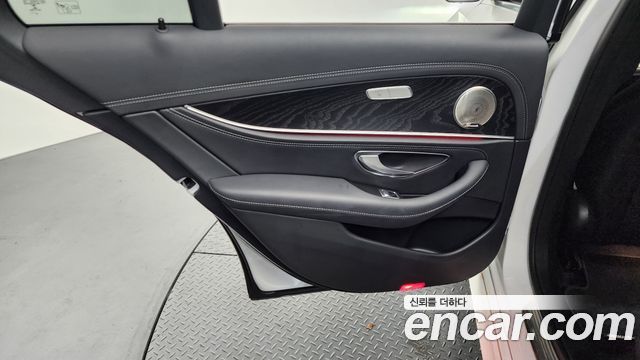 Mercedes-Benz E-Class E220d 4MATIC AMG Line