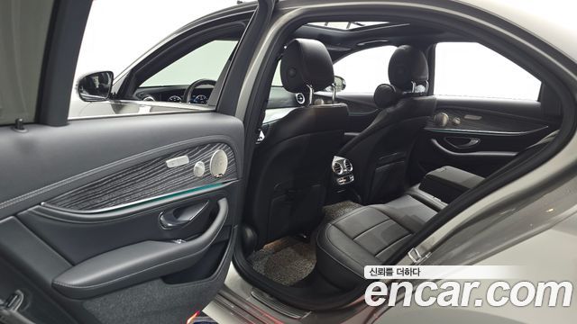 Mercedes-Benz E-Class E350 4MATIC AMG Line