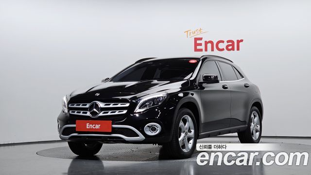 Mercedes-Benz GLA-Class GLA220