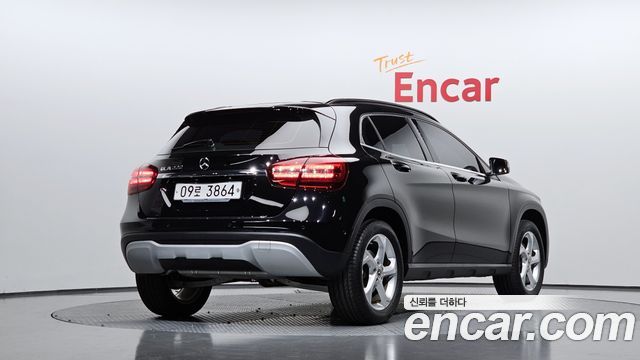 Mercedes-Benz GLA-Class GLA220