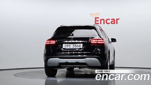Mercedes-Benz GLA-Class GLA220