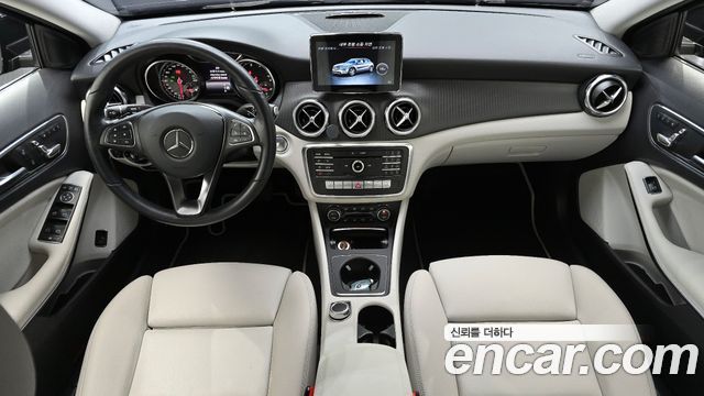 Mercedes-Benz GLA-Class GLA220