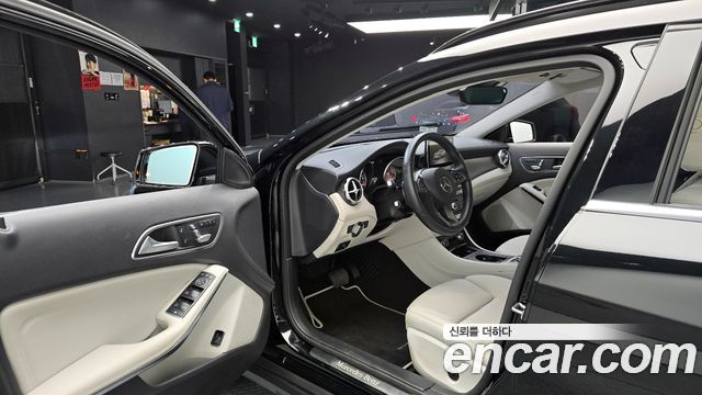 Mercedes-Benz GLA-Class GLA220