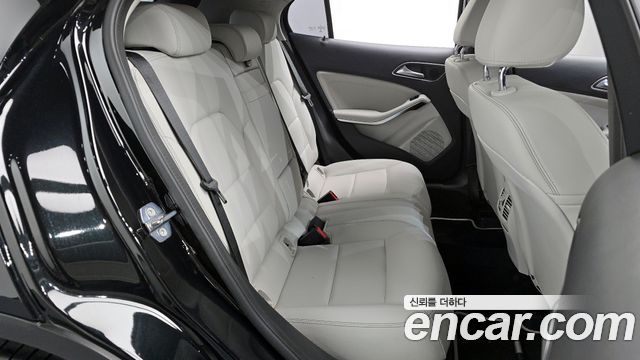 Mercedes-Benz GLA-Class GLA220