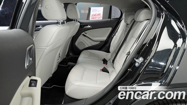 Mercedes-Benz GLA-Class GLA220