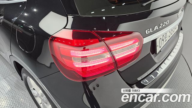 Mercedes-Benz GLA-Class GLA220