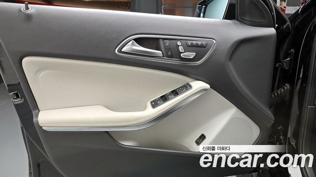 Mercedes-Benz GLA-Class GLA220