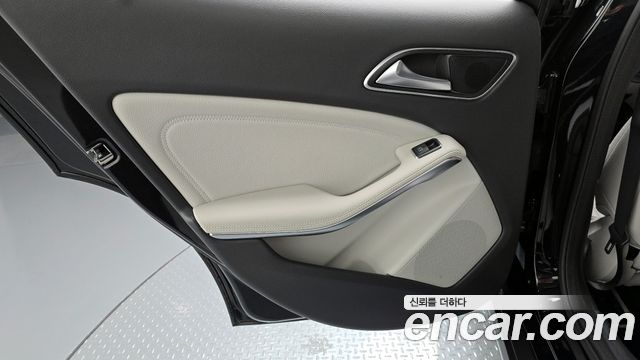 Mercedes-Benz GLA-Class GLA220
